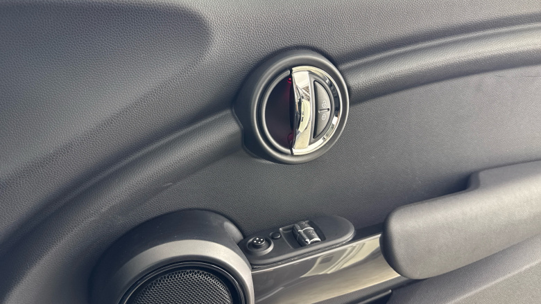 MINI Hatchback 1.5 Cooper Classic II 3dr Petrol Hatchback